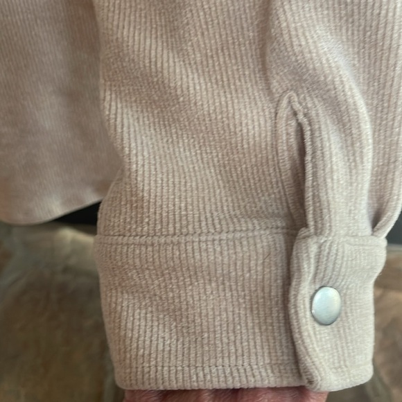 Tan corduroy jacket with snap buttons and front pockets. Size small. - Picture 8 of 10
